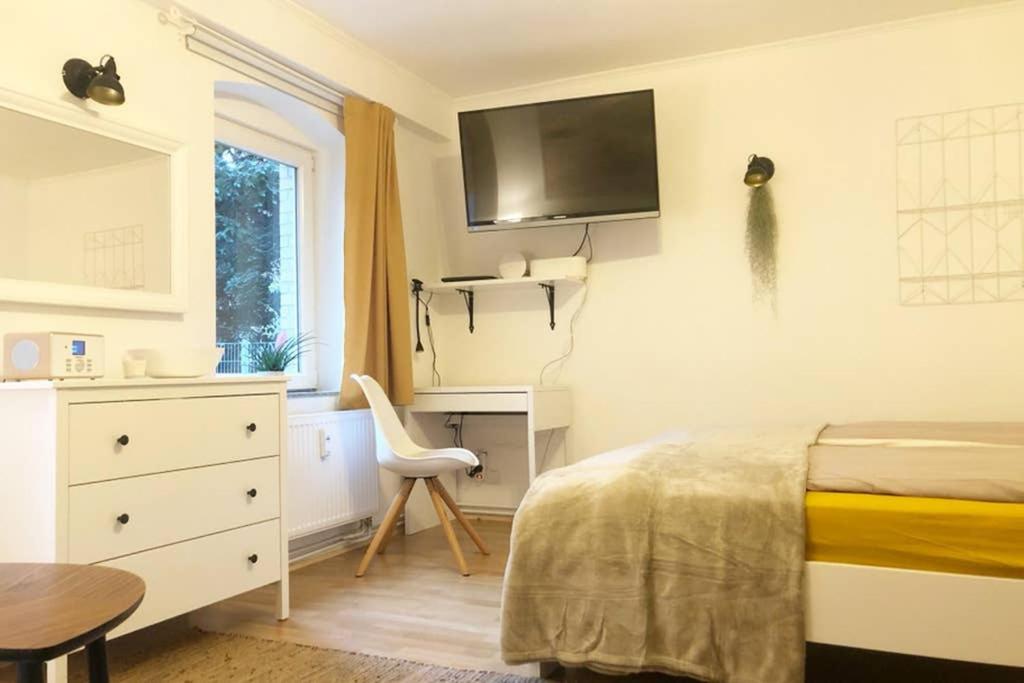 Gemütliche sanierte 1 Zimmer Wohnung mit privatem Parkplatz im Zentrum Kiel Exterior foto