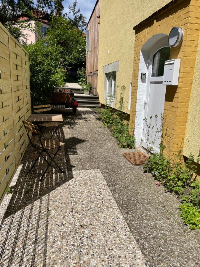 Gemütliche sanierte 1 Zimmer Wohnung mit privatem Parkplatz im Zentrum Kiel Exterior foto